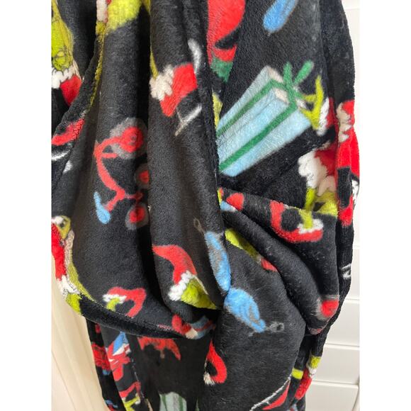 The Grinch Dr Seuss Christmas Black Plush Throw NEW Super Soft Blanket - Picture 6 of 6